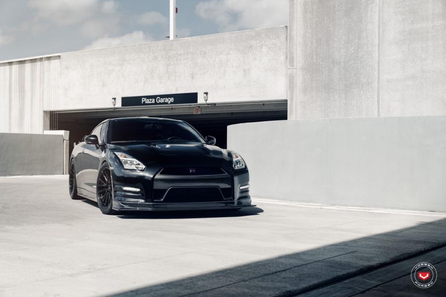  Nissan GT-R on Vossen Wheels (M-X4T) 2019 года  (фото 2 из 15)